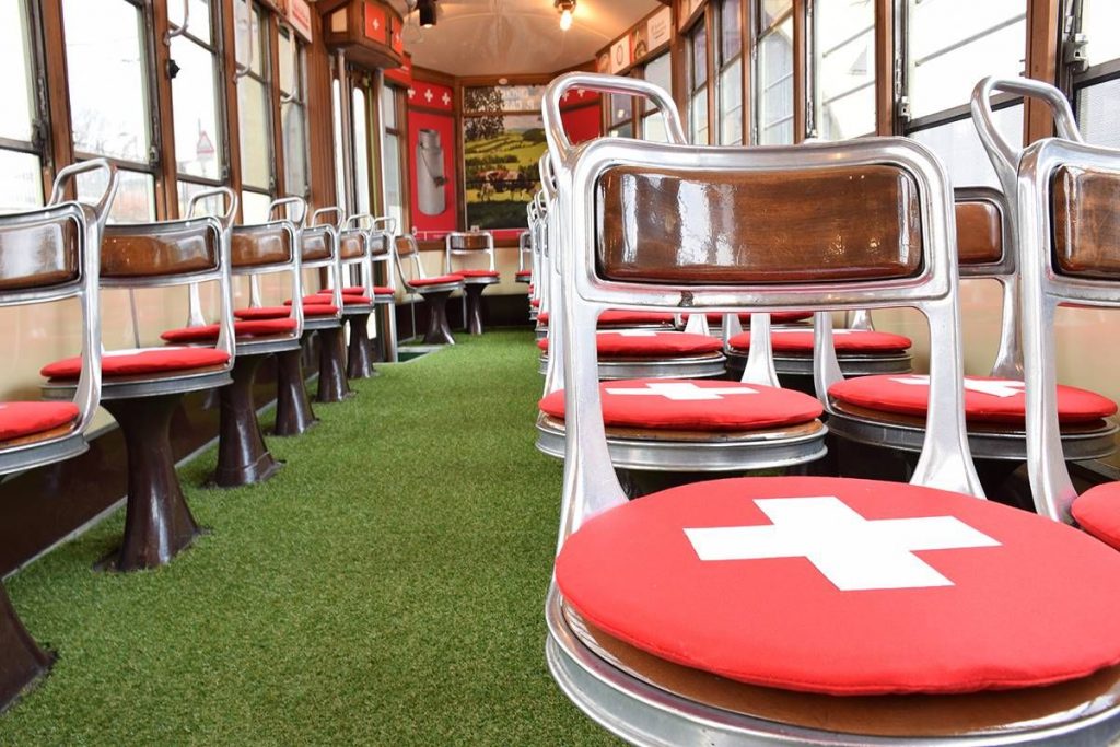 Tram_formaggi_della_svizzera_torino3