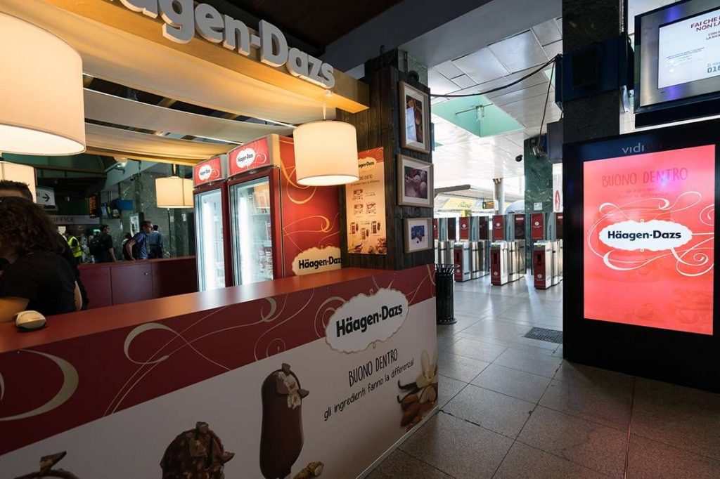 Haagen-Dazs_Arriva_in_stazione_cadorna_04