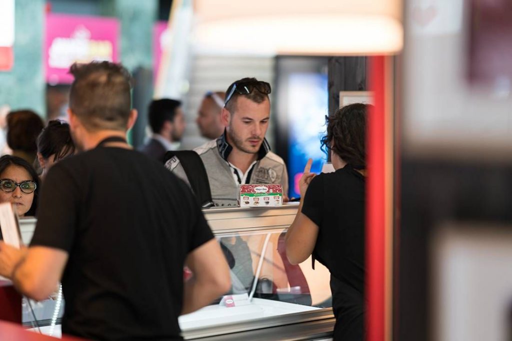 Haagen-Dazs_Arriva_in_stazione_cadorna_06