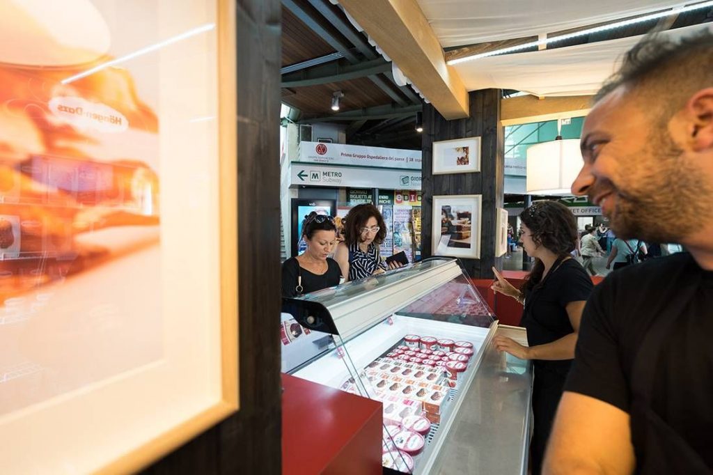 Haagen-Dazs_Arriva_in_stazione_cadorna_07