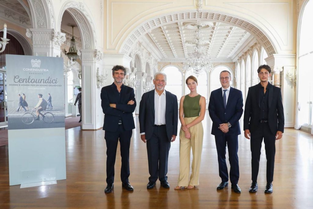 CENTOUNDICI locandina