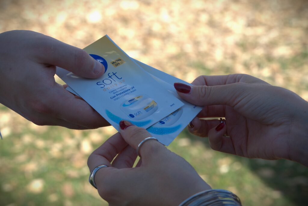 Nivea Soft Nameless 6 Distribuzione sampling di Nivea Soft al Nameless