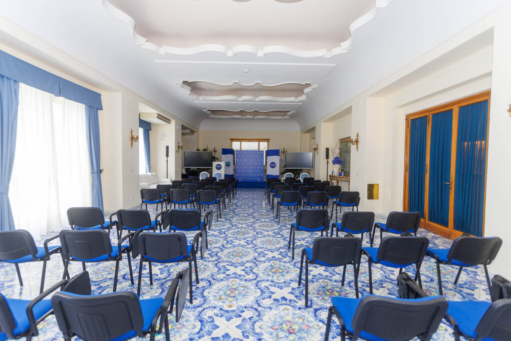 Nivea Sun Ischia 6 Sala conferenze di Nivea Sun Ischia con decorazioni a maioliche