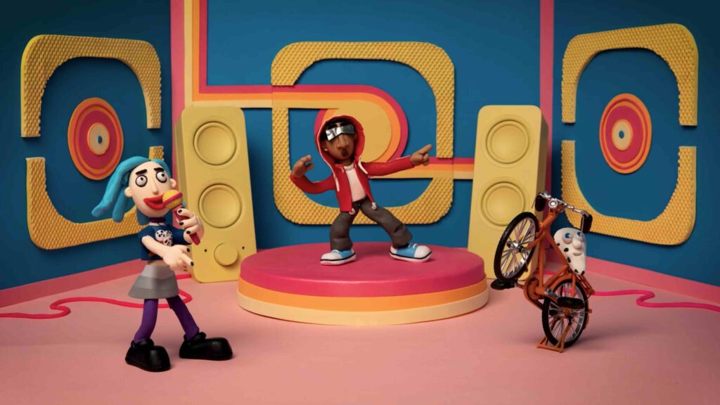 Stracciatella 3 Frame Stracciatella con personaggi che ballano