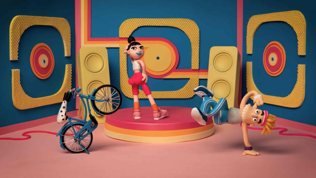 Stracciatella 4 Frame Stracciatella con personaggi che ballano