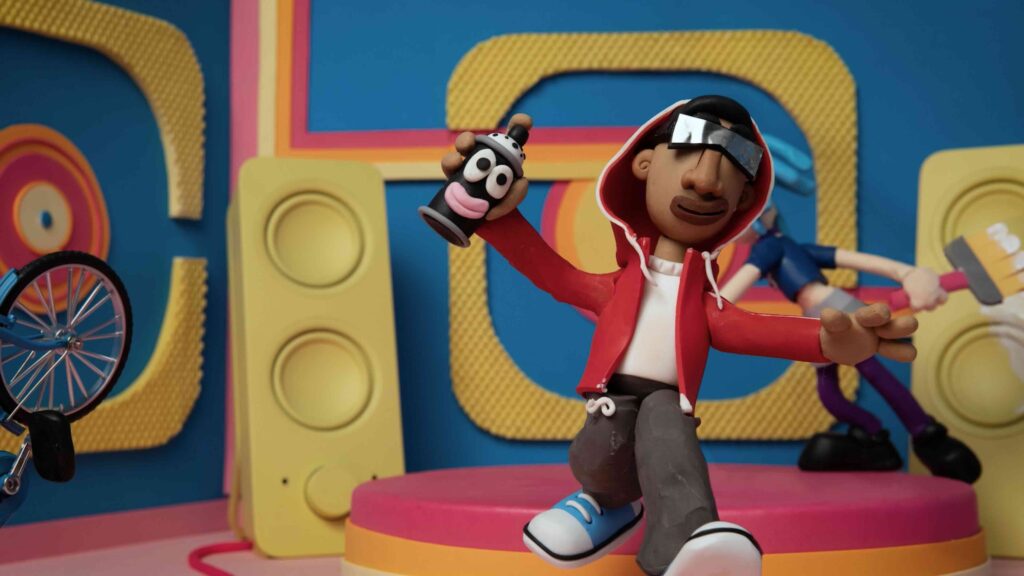 Stracciatella 5 Frame Stracciatella con personaggi che ballano