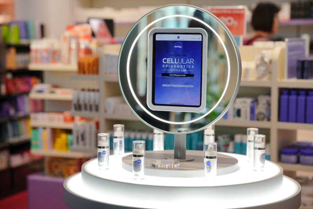 Nivea Epigenetics 8 Strumento per il monitoraggio IA della pelle allo stand di NIVEA Epigenetics presso la Rinascente di Milano