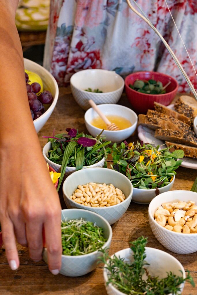 Formaggi dalla Svizzera 10 Dettaglio del laboratorio sulle erbe di montagna