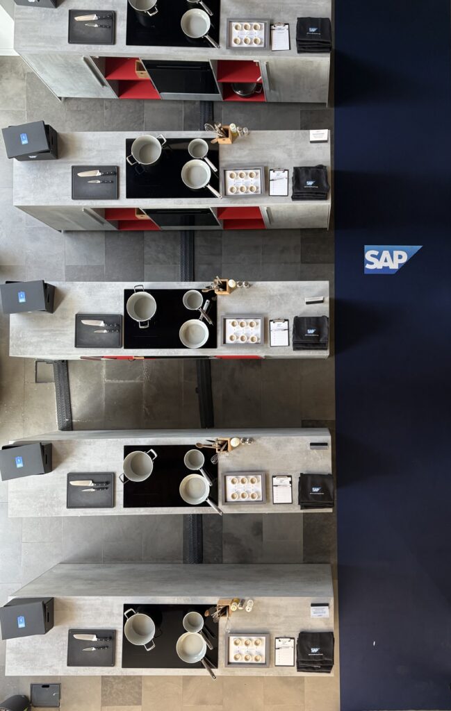 SAP 2025_foto 1 Banchi per cucinare durante la cooking experience all'evento SAP