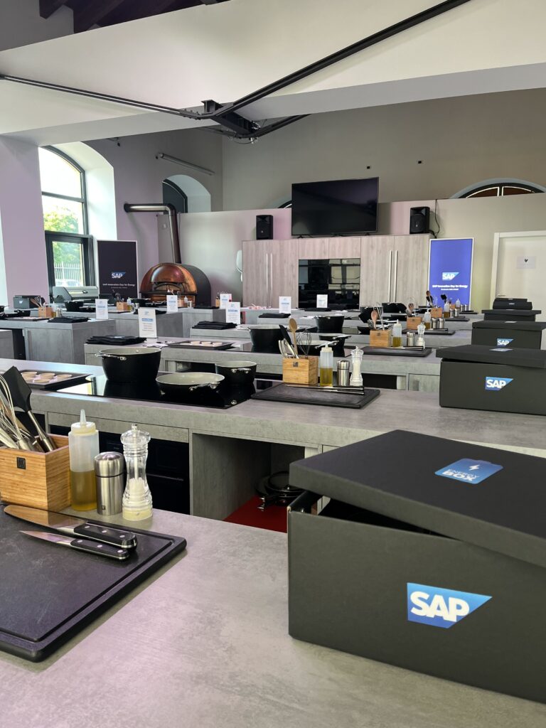 SAP 2025_foto 3 Banchi per cucinare durante la cooking experience dell'evento SAP
